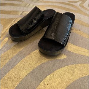 Naked Feet, “Reno” New, black patent slides